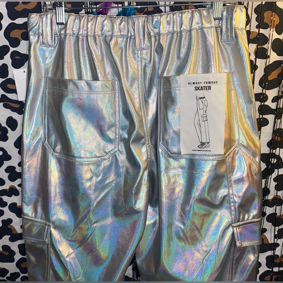 ALMOST FAMOUS METALLIC CARGO SKATER PANTS - Picture 3 of 14